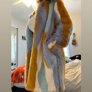 FAUX FUR JACKET. SO CUTE AND COMFY